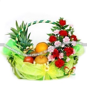 Корзина с фруктами и цветами "Очарование"